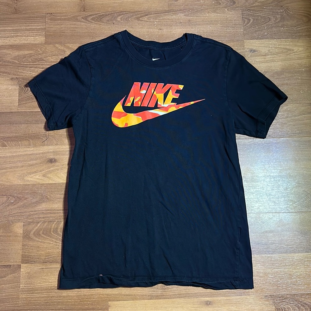 Nike Graphic T Shirt Mens S Black Orange Camo Short Sleeve Cotton Crew Neck